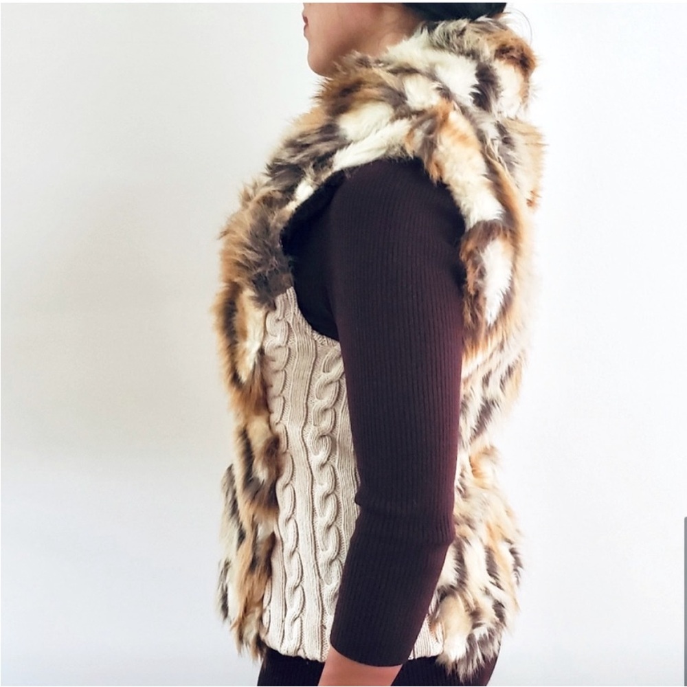 Guess cream faux fur sweater vest sz medium - Picture 2 of 9